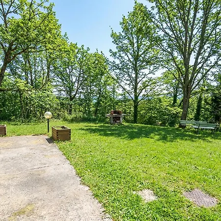 1 Bedroom In Διαμέρισμα *